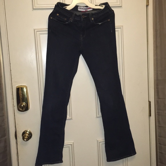 Women’s Levi jeans - Picture 1 of 3